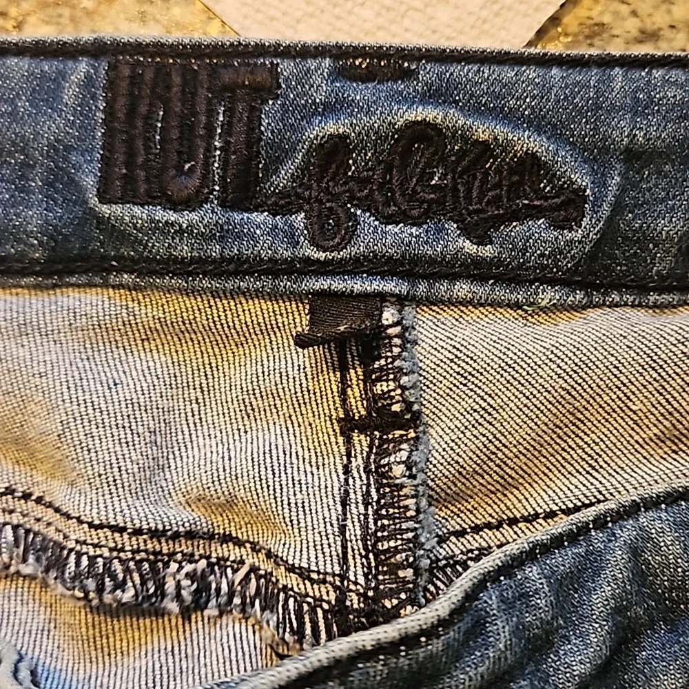 👖KUT FROM THE KLOTH DISTRESSED CROPPED JEANS👖